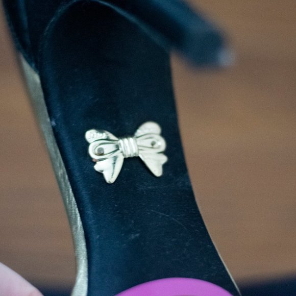 Betsey Johnson Black and Gold 90s Heel - Picture 5 of 5